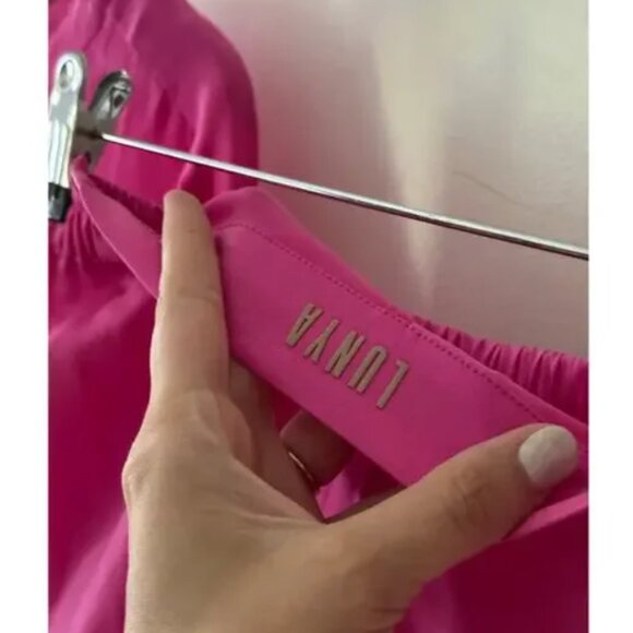 LUNYA Washable Silk Tee Set Caffeinated Pink Pajamas Size Medium w Scrunchie NEW - Picture 6 of 8